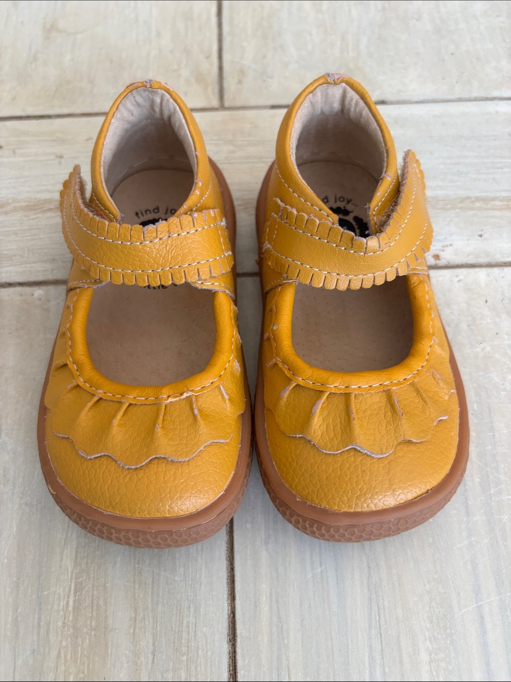 Livie & Luca Mustard Yellow Golden Leather Mary Jane Shoes Size 4 Infant FALL